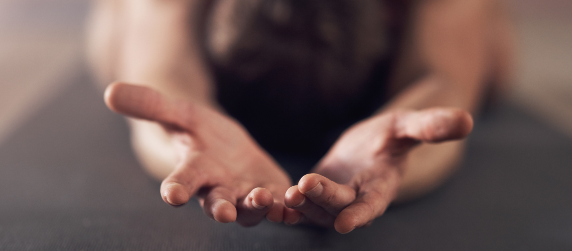 Twee handen met handpalmen omhoog