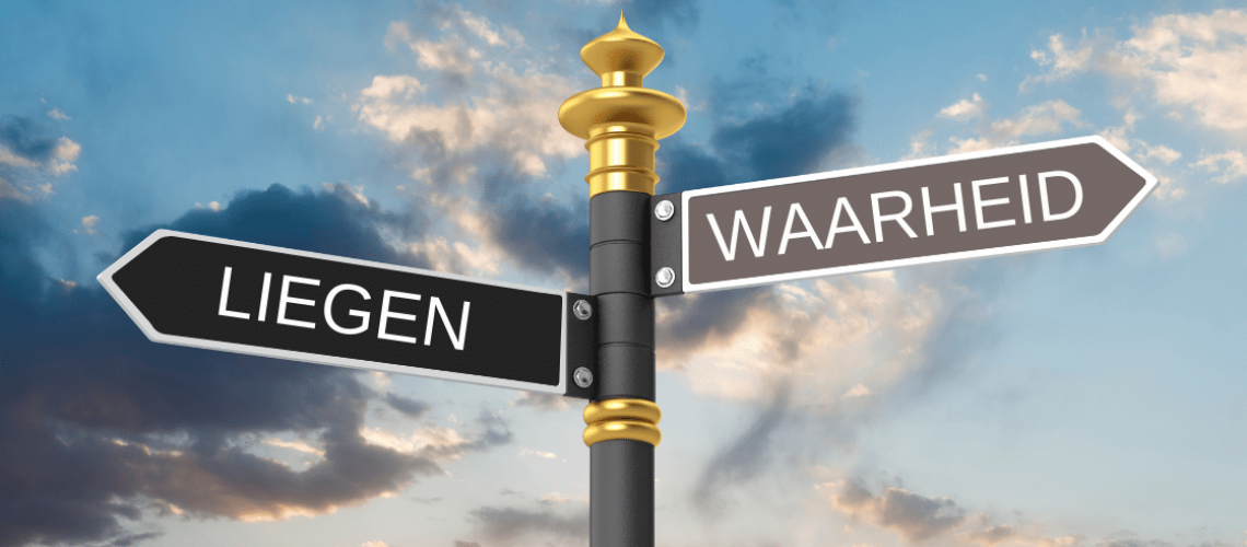 Wegwijzerpaal met verwijzing naar waarheid en een verwijzing naar liegen